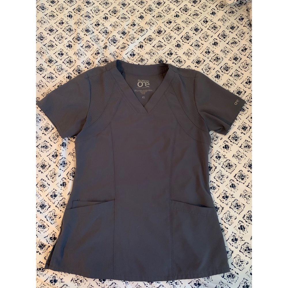 Barco one scrub top